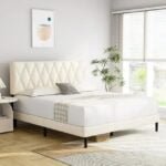Tufted upholstered Bed