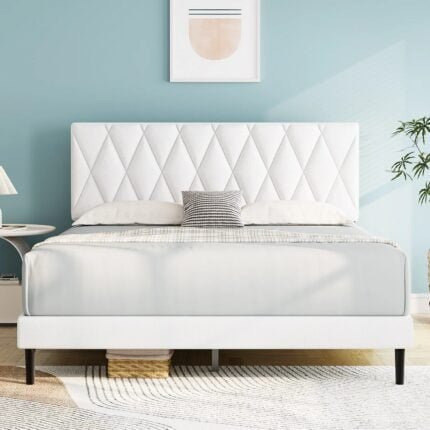 Tufted upholstered Bed
