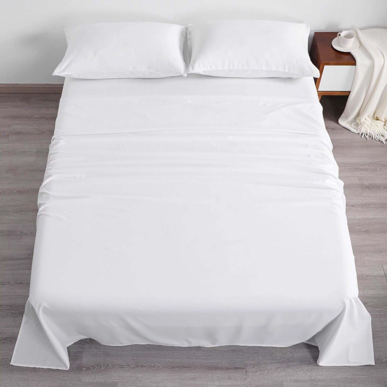 Bed Set with Cover Pillows Bed Set with Cover Pillows